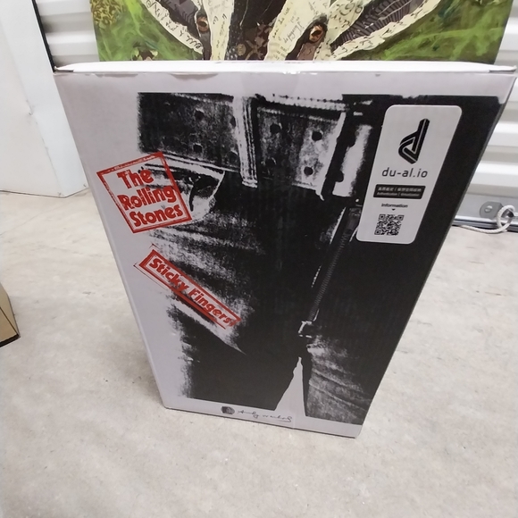 BE@RBRICK IS A UNIQUE VINYL TOY, ITS FERVENTLY DESIRED. EACH ITEM IS PRICED. ASK - Picture 8 of 16